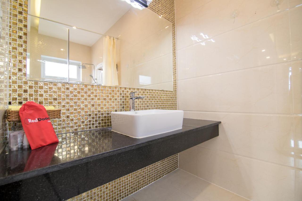 Reddoorz Plus Near Lotte Mart Cong Hoa Хошимін Екстер'єр фото