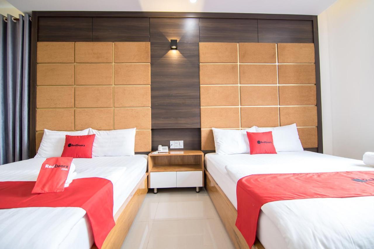 Reddoorz Plus Near Lotte Mart Cong Hoa Хошимін Екстер'єр фото