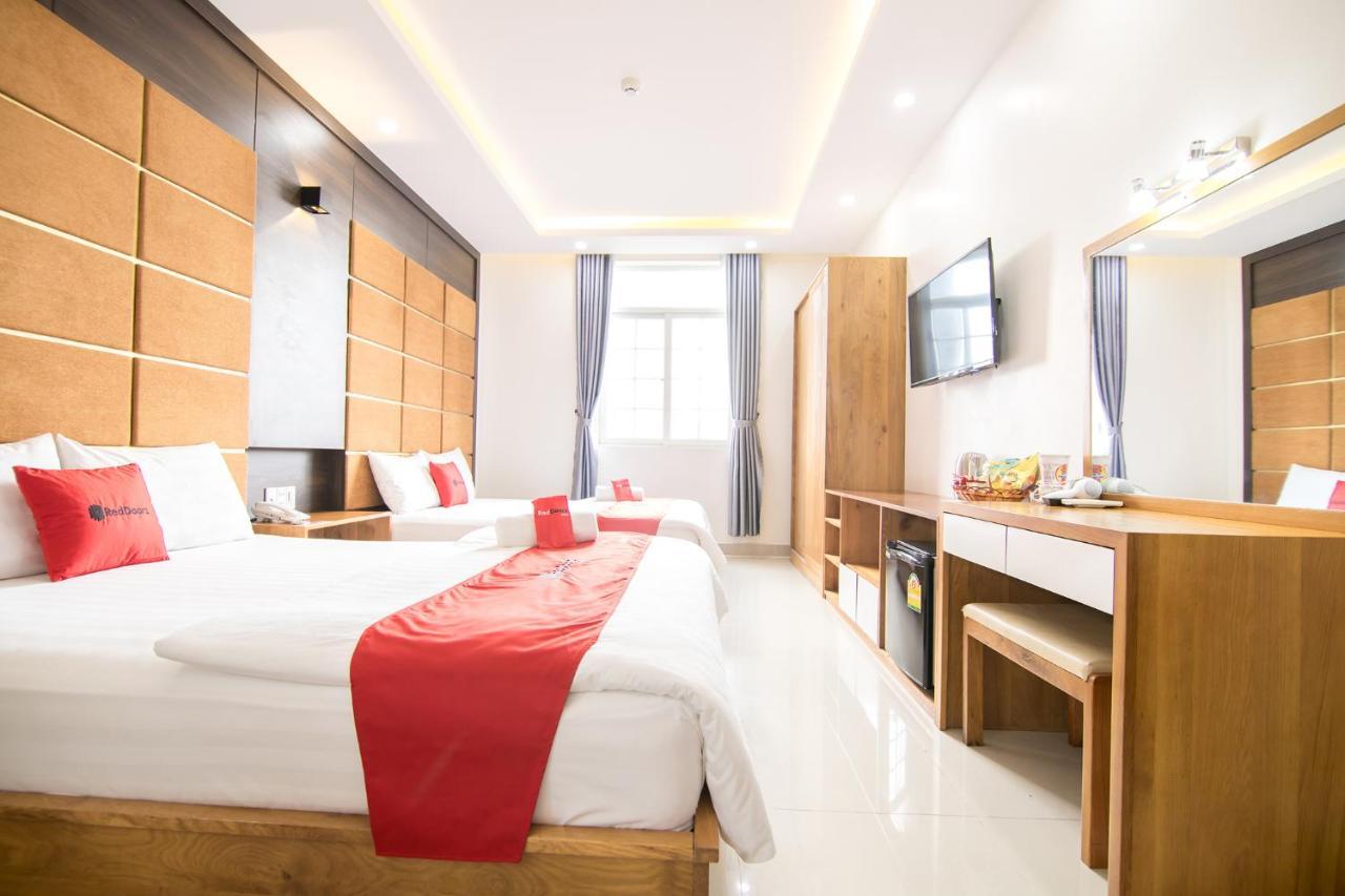 Reddoorz Plus Near Lotte Mart Cong Hoa Хошимін Екстер'єр фото