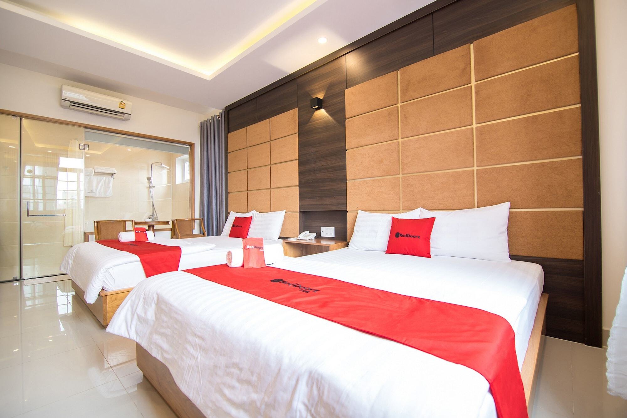 Reddoorz Plus Near Lotte Mart Cong Hoa Хошимін Екстер'єр фото